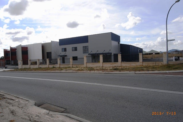 Click to view all images 3 Aurora Entrance High Wycombe WA 6057 - Image 2