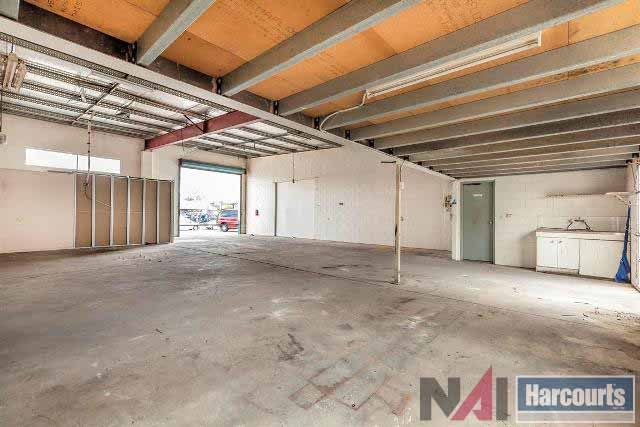 Click to view all images 2/11 Brendan Drive Nerang QLD 4211 - Image 3