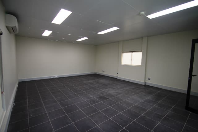 Click to view all images 18 Birmingham Avenue Villawood NSW 2163 - Image 3