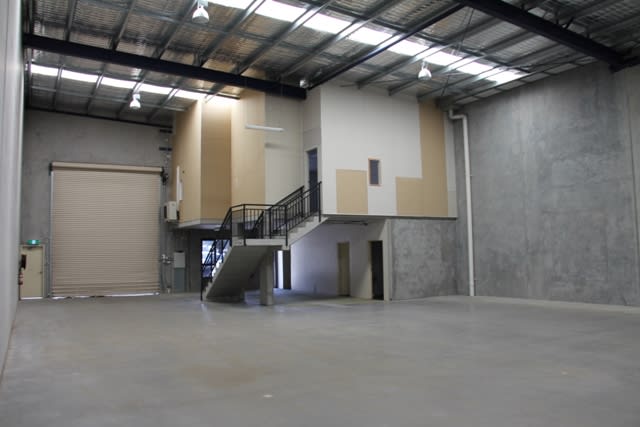 Click to view all images 2/72-74 Woodfield Boulevard Caringbah NSW 2229 - Image 3