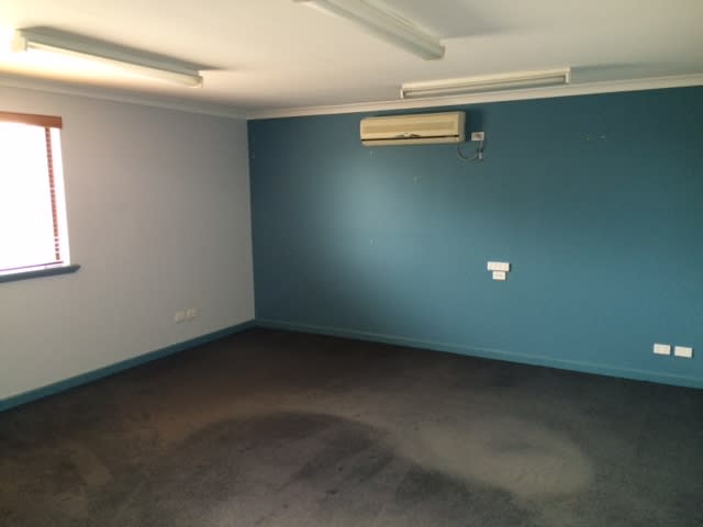 Click to view all images 7 Rafferty Road Mandurah WA 6210 - Image 2