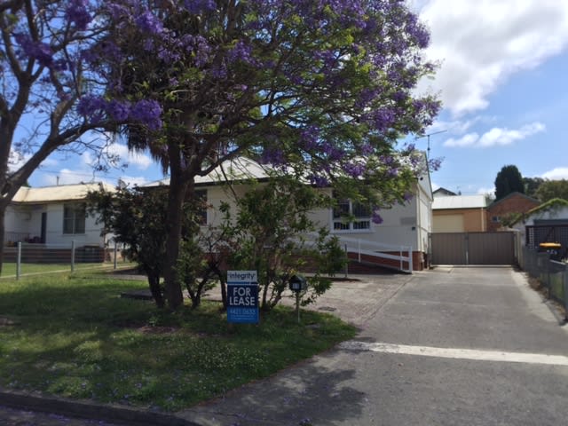 Click to view all images 11 Burr Ave Nowra NSW 2541 - Image 1