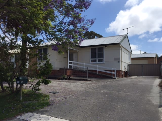 Click to view all images 11 Burr Ave Nowra NSW 2541 - Image 2