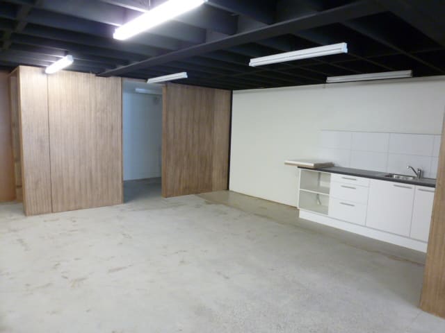 Click to view all images Richmond VIC 3121 - Image 2