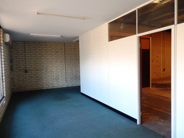 Click to view all images Unit 5/207 Bank Street East Victoria Park WA 6101 - Image 2