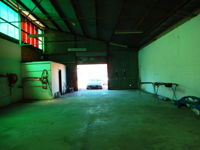 Click to view all images Unit 2 //69 Division Street Welshpool WA 6106 - Image 2