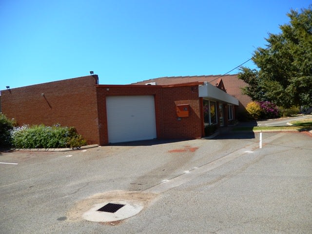 Click to view all images 2 Somersby Road Welshpool WA 6106 - Image 1