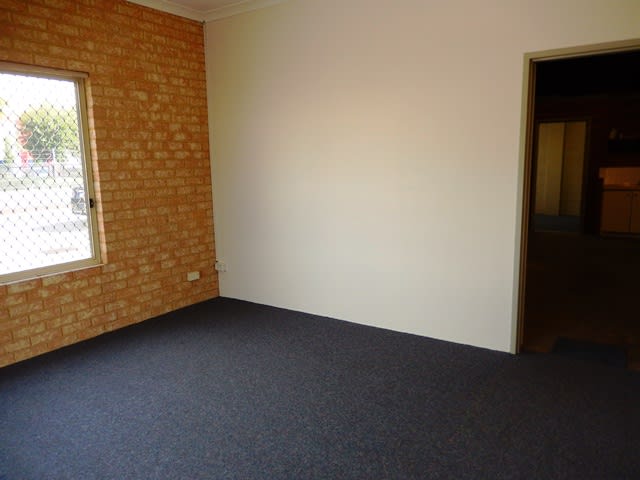 Click to view all images 14 Somersby Road Welshpool WA 6106 - Image 3