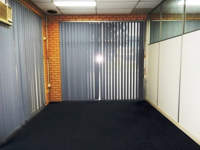 Click to view all images Unit 2 / /1 Dampier Road Welshpool WA 6106 - Image 2