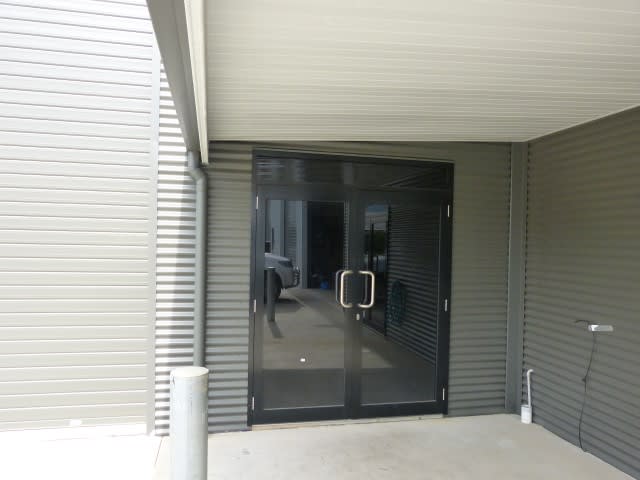 Click to view all images 6 Willunga Place Barney Point QLD 4680 - Image 2