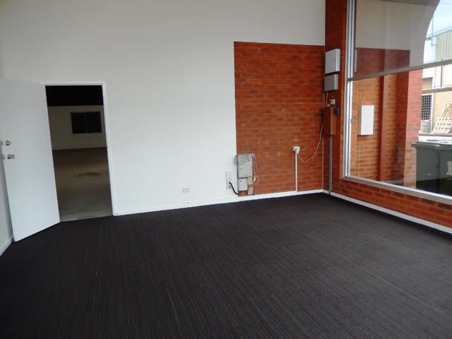Click to view all images Unit 1 //95 Kew Street Welshpool WA 6106 - Image 2