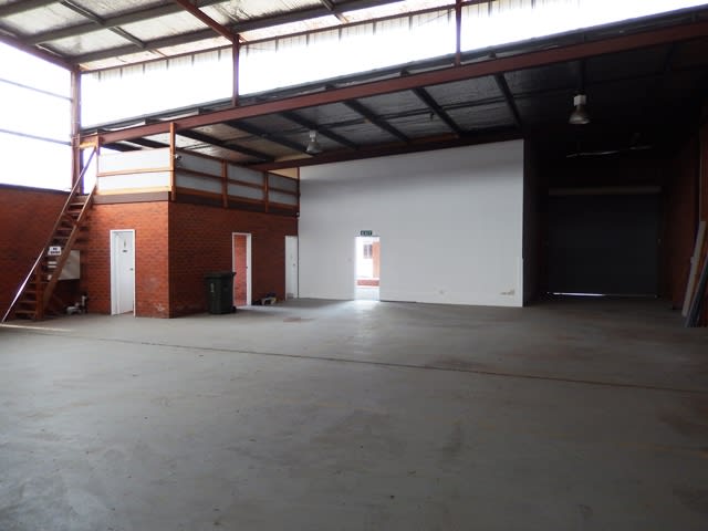 Click to view all images Unit 1 //95 Kew Street Welshpool WA 6106 - Image 3