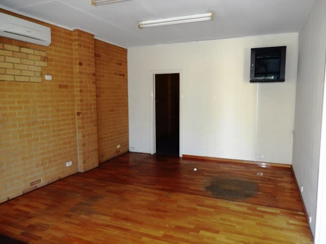 Click to view all images Unit 18 /2-14 Sheffield Road Welshpool WA 6106 - Image 2