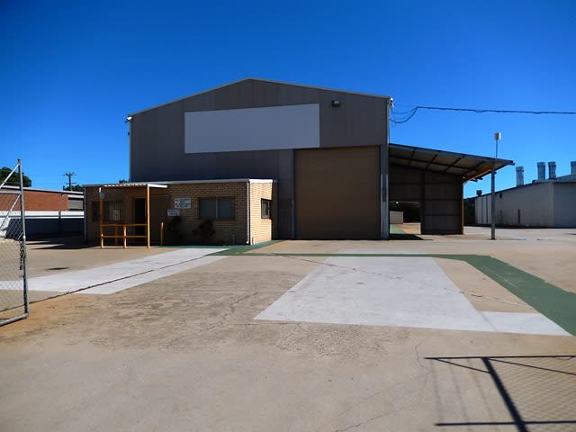 Click to view all images 4 Riversdale Road Welshpool WA 6106 - Image 1
