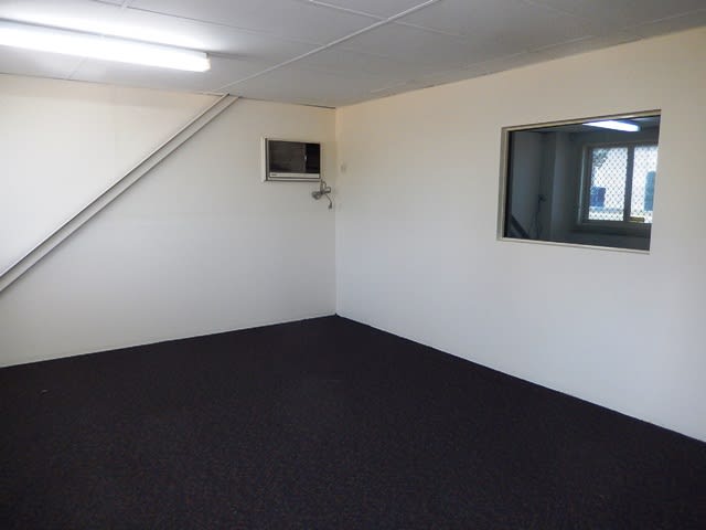 Click to view all images 1 Anvil Way Welshpool WA 6106 - Image 2