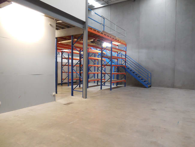 Click to view all images 2/8 Garden Rd Clayton VIC 3168 - Image 2