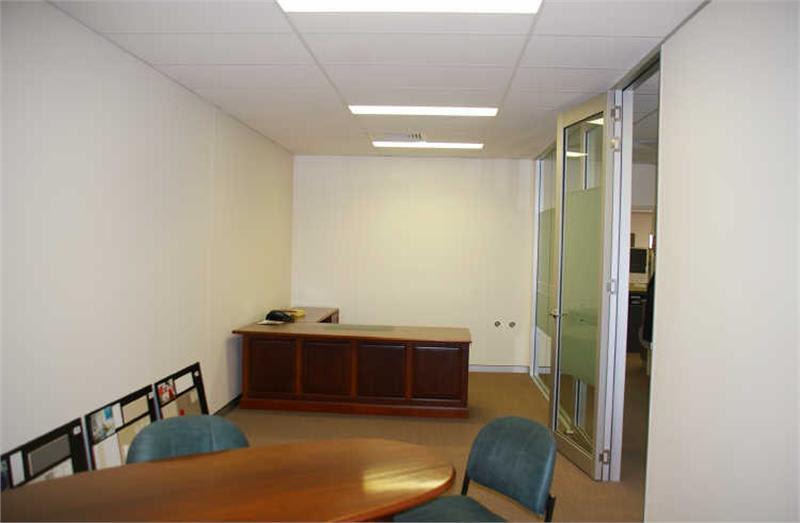 Click to view all images Upstairs Suite/202 Hume Street Toowoomba City QLD 4350 - Image 2