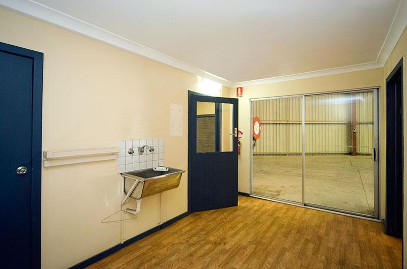 Click to view all images Unit 1/4 Creswell Road Largs North SA 5016 - Image 2