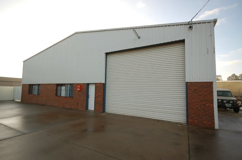 Click to view all images 924 Metry Street Albury NSW 2640 - Image 1