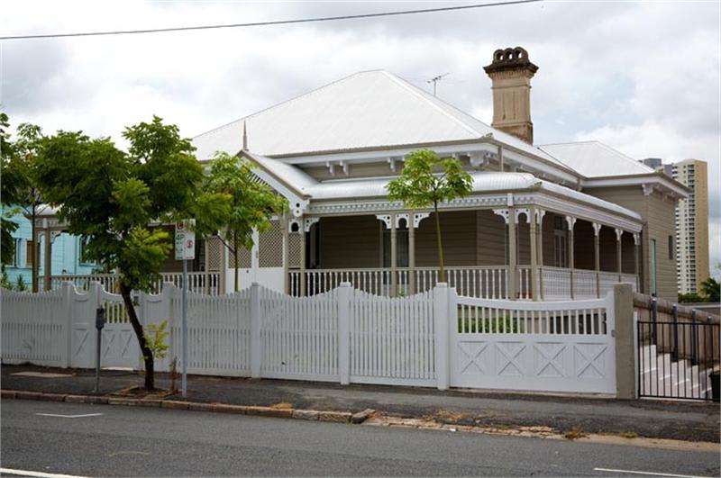 Click to view all images 111 St Pauls Terrace Spring Hill QLD 4000 - Image 2