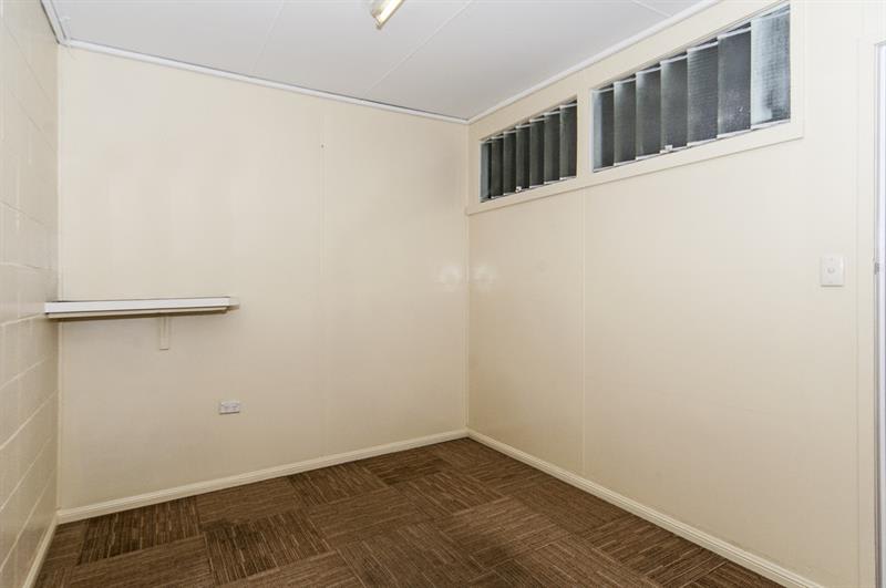 Click to view all images 515 Ruthven St Toowoomba QLD 4350 - Image 2
