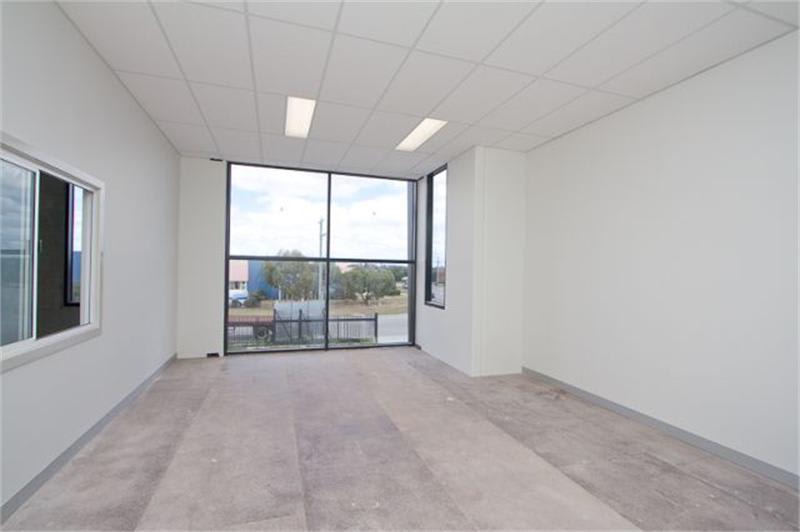 Click to view all images 7/7-8 Len Thomas Place Narre Warren VIC 3805 - Image 2