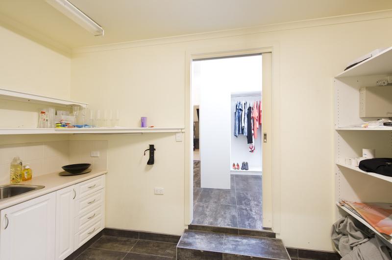 Click to view all images 566 Malvern Road Prahran VIC 3181 - Image 3