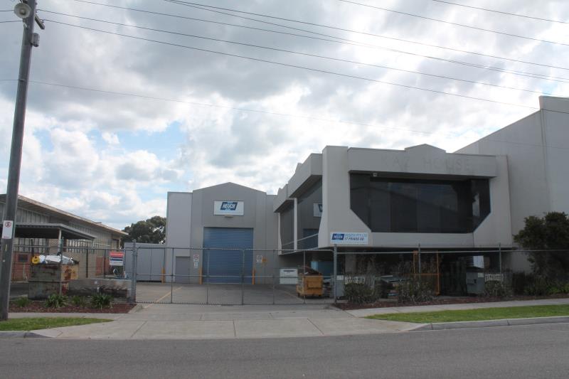 Click to view all images 17 Friars Road Moorabbin VIC 3189 - Image 3