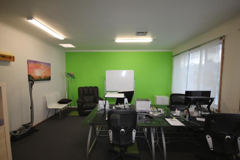 Click to view all images Level 1/109 Canterbury Road Heathmont VIC 3135 - Image 3