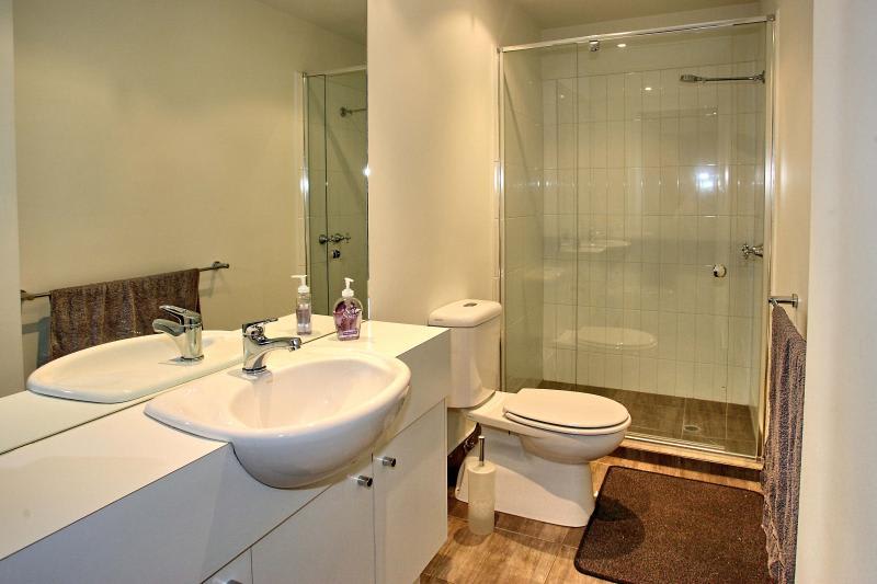 Click to view all images 34 Cobden Street North Melbourne VIC 3051 - Image 3