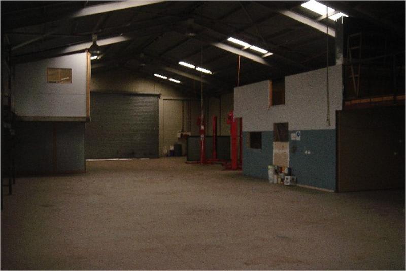 Click to view all images 2 Knighton Avenue Airport West VIC 3042 - Image 2