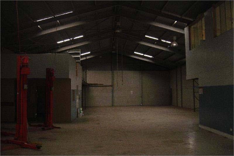 Click to view all images 2 Knighton Avenue Airport West VIC 3042 - Image 3
