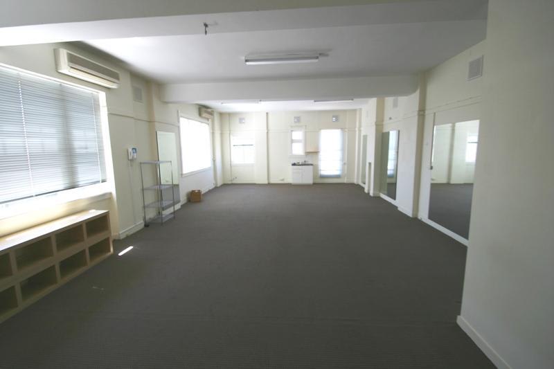 Click to view all images 313 Penshurst St Willoughby NSW 2068 - Image 3