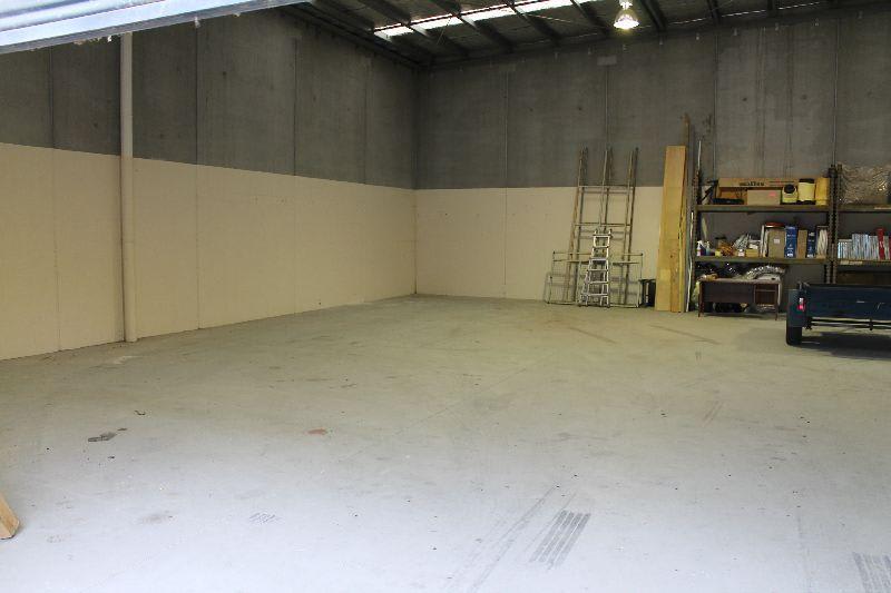 Click to view all images B/5 Carl Court Hallam VIC 3803 - Image 3