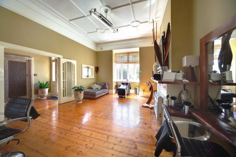 Click to view all images 31 Taylor Street Moonee Ponds VIC 3039 - Image 3
