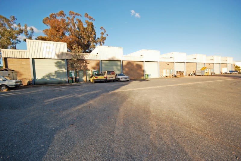Click to view all images B2/10 Hudson Crescent Lavington NSW 2641 - Image 3