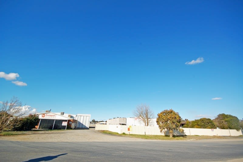 Click to view all images 8-10 Poseidon Road Corowa NSW 2646 - Image 2