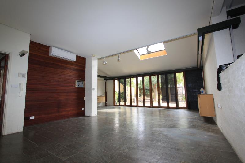 Click to view all images 15A Merton Street Albert Park VIC 3206 - Image 1