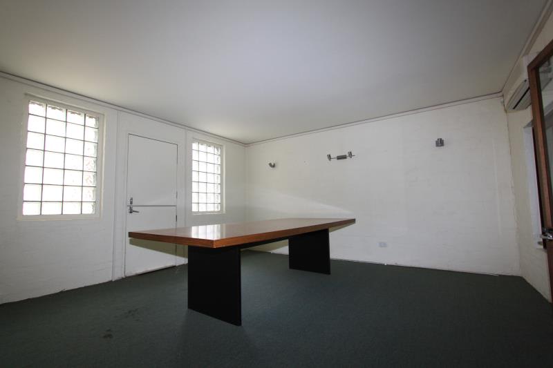 Click to view all images 15A Merton Street Albert Park VIC 3206 - Image 2