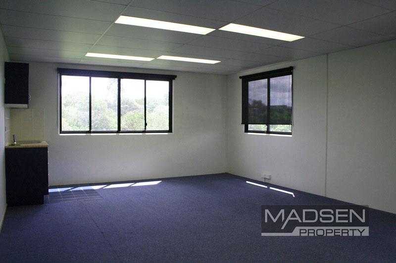 Click to view all images Willawong QLD 4110 - Image 2