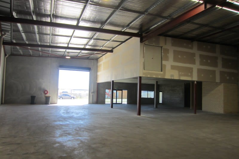 Click to view all images 3/84 Solomon Road Jandakot WA 6164 - Image 2