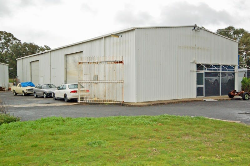 Click to view all images 2-3/69 Thomas Mitchell Drive Wodonga VIC 3690 - Image 2