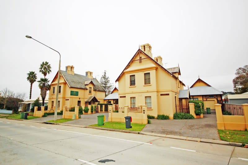 Click to view all images 532 - 536 Young Street Albury NSW 2640 - Image 1