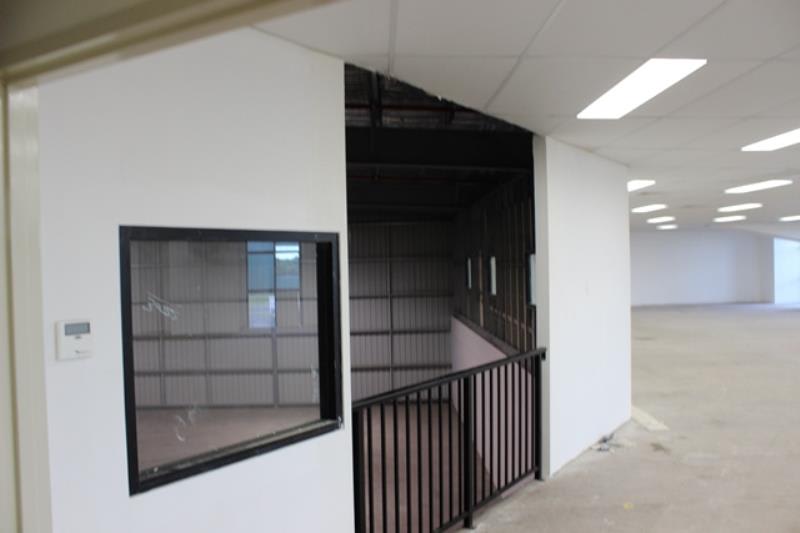 Click to view all images 4/243 Shellharbour Rd Warrawong NSW 2502 - Image 3