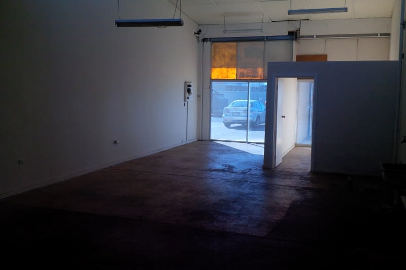 Click to view all images 10/10 Research Road Pooraka SA 5095 - Image 3