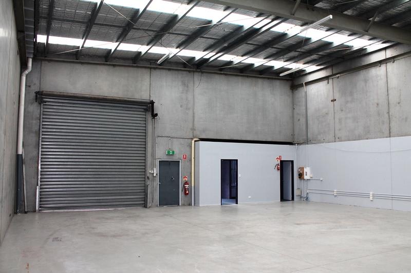 Click to view all images 8 Carl Court Hallam VIC 3803 - Image 3