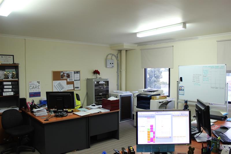 Click to view all images 2/19 Shaban Cres Albion Park Rail NSW 2527 - Image 3