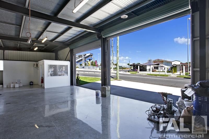Click to view all images 3 Station Darra QLD 4076 - Image 2