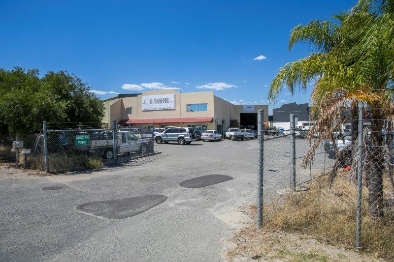 Click to view all images 5/75 Kelvin Road Maddington WA 6109 - Image 3
