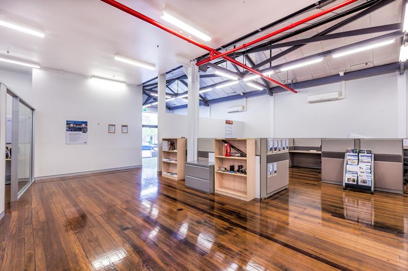Click to view all images Newstead QLD 4006 - Image 3